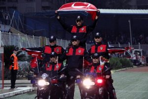 Yunus timlerinden nefes kesen g&ouml;steri