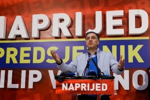 Karadağ'da zafer Vuyanovi&ccedil;'in