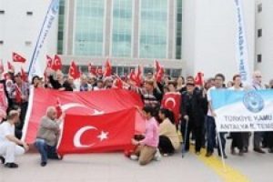 'İhanet s&uuml;reci' eylemi
