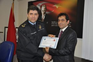 Cinayeti aydınlatan polislere &ouml;d&uuml;l