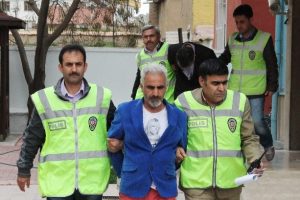 Sanat&ccedil;ı kılığında dolandırdı