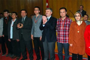 YGS'de ilk 100'e giren &ouml;ğrencilere &ouml;d&uuml;l