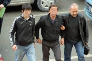 Polise saldırı iddiasına 4 g&ouml;zaltı