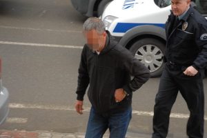 Kaza yapan alkoll&uuml; s&uuml;r&uuml;c&uuml; tutuklandı