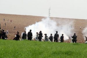 Dicle &Uuml;niversitesi'nde gerginlik bug&uuml;n de s&uuml;rd&uuml;