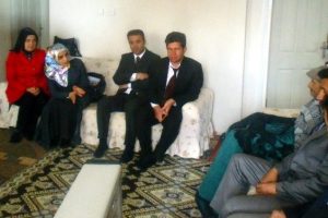 G&ouml;n&uuml;l el&ccedil;isi &ouml;ğretmenlerden hasta ziyareti