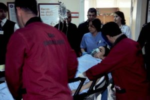 Adliye koridorunda eski eşini bı&ccedil;akladı