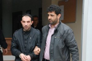 Aranan şahıslar polise yakalandı