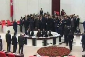 Meclis karıştı
