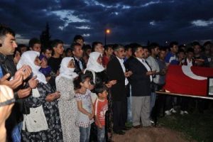 Şehit er son yolculuğuna uğurlandı