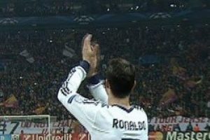Ronaldo Galatasaray taraftarını alkışladı