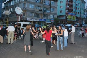 Sokak d&uuml;ğ&uuml;nlerine yeşil ışık