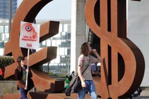 Euro dolar 1 ayın en y&uuml;kseğinde