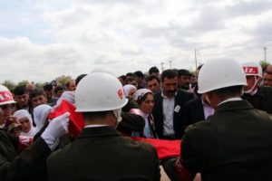 Diyarbakır şehidine ağladı