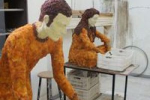 Kayısılardan sanat yaptı