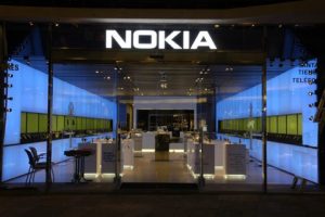 Nokia en b&uuml;y&uuml;k mağazasına kilit vurdu