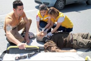 Vicdansız s&uuml;r&uuml;c&uuml; yaşlı adama &ccedil;arpıp ka&ccedil;tı