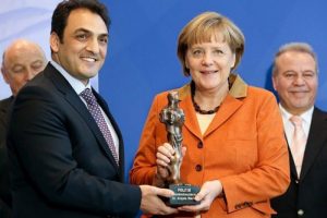 Merkel'e  ''Kybele'' &ouml;d&uuml;l&uuml;