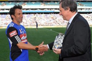 Del Piero &ouml;d&uuml;lleri topluyor