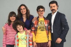 &Ouml;zge Borak komedi dizisiyle ekranlara d&ouml;n&uuml;yor