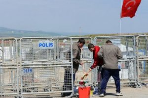 Silivri g&ouml;stericilerinin zararı 24 bin lira