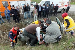 Otomobil takla attı, hamile s&uuml;r&uuml;c&uuml; yaralandı