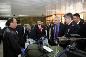 Polislerin silah ve malzemeleri sergilendi