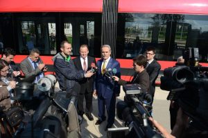 İpekb&ouml;ceği Bursa caddelerine &ccedil;ıkıyor