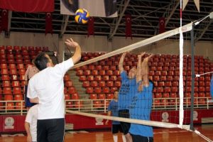 Polislerin voleybol ma&ccedil;ı