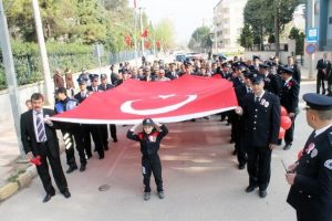 Yenişehir'de polis-halk y&uuml;r&uuml;y&uuml;ş&uuml;