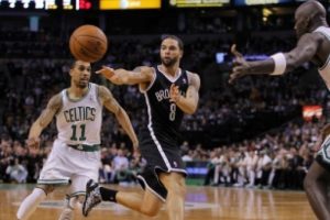 Boston'ın Brooklyn laneti s&uuml;r&uuml;yor