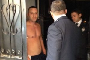 Survivor Taner yarı &ccedil;ıplak g&ouml;zaltına alındı!