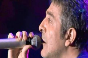 Murat G&ouml;ğebakan konserde b&ouml;yle ağladı