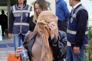 Fuhuş baskınında şok