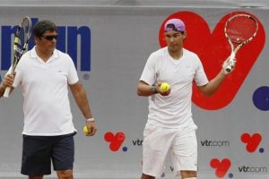 Basel'e Federer'den m&uuml;jde