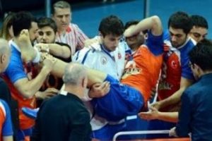 Sakatlanan oyuncuya ambulans bulunamadı