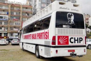 CHP'lilerin otob&uuml;s&uuml;n&uuml; soydular