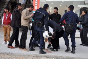 G&ouml;zaltına alınan iş&ccedil;iler serbest bırakıldı