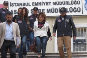 Bir ceset &uuml;&ccedil; g&ouml;zaltı