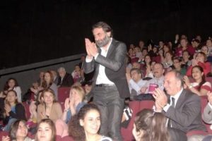 Memati '&Ccedil;anakkale Yolun Sonu' filmini izledi