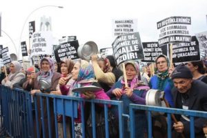 &Ccedil;ayırovalılardan kentsel d&ouml;n&uuml;ş&uuml;m protestosu