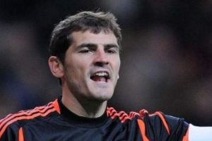 Casillas yol ayrımında!