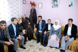 Akil İnsanlar dağda hayatını kaybedenlerin annelerini ziyaret etti