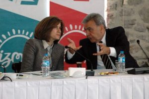 İzmir'den &ccedil;&ouml;z&uuml;m s&uuml;recine destek