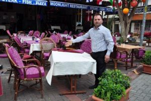 M&uuml;şteri kavgası g&uuml;venlik kameralarına yansıdı