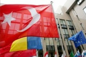 Avrupa'da solcu T&uuml;rkiye'de muhafazakar