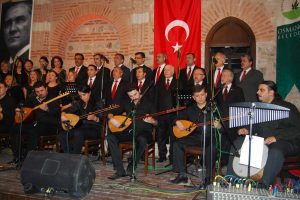 Avukatlardan t&uuml;rk&uuml; ge&ccedil;idi