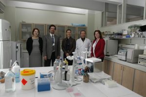 Mikrobiyoloji laboratuvarı tekstilcinin hizmetinde