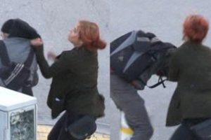 Kimseye aldırış etmeden kavga ettiler!
