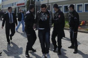 &Ouml;ğrenciler serbest